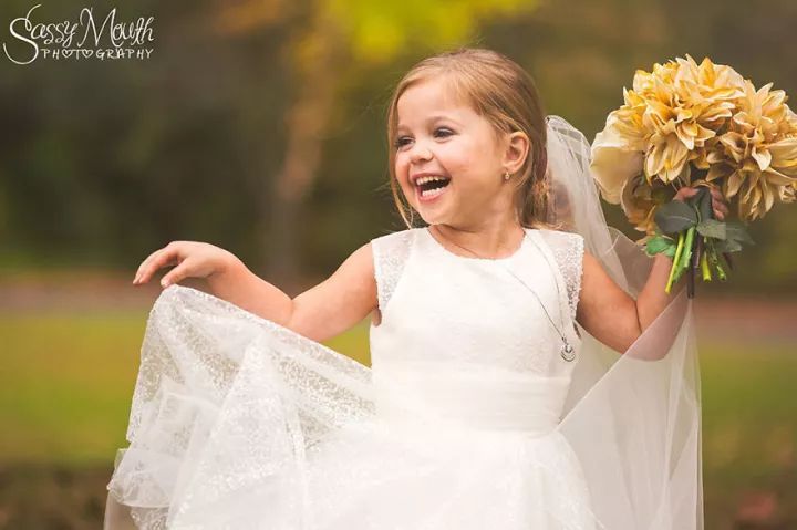 5岁的她嫁给了爱情，这对小天使的婚礼感动所有人！-微刊