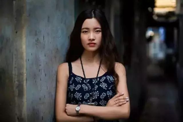 4年拍了500位姑娘,她彻底颠覆了网红脸-微刊