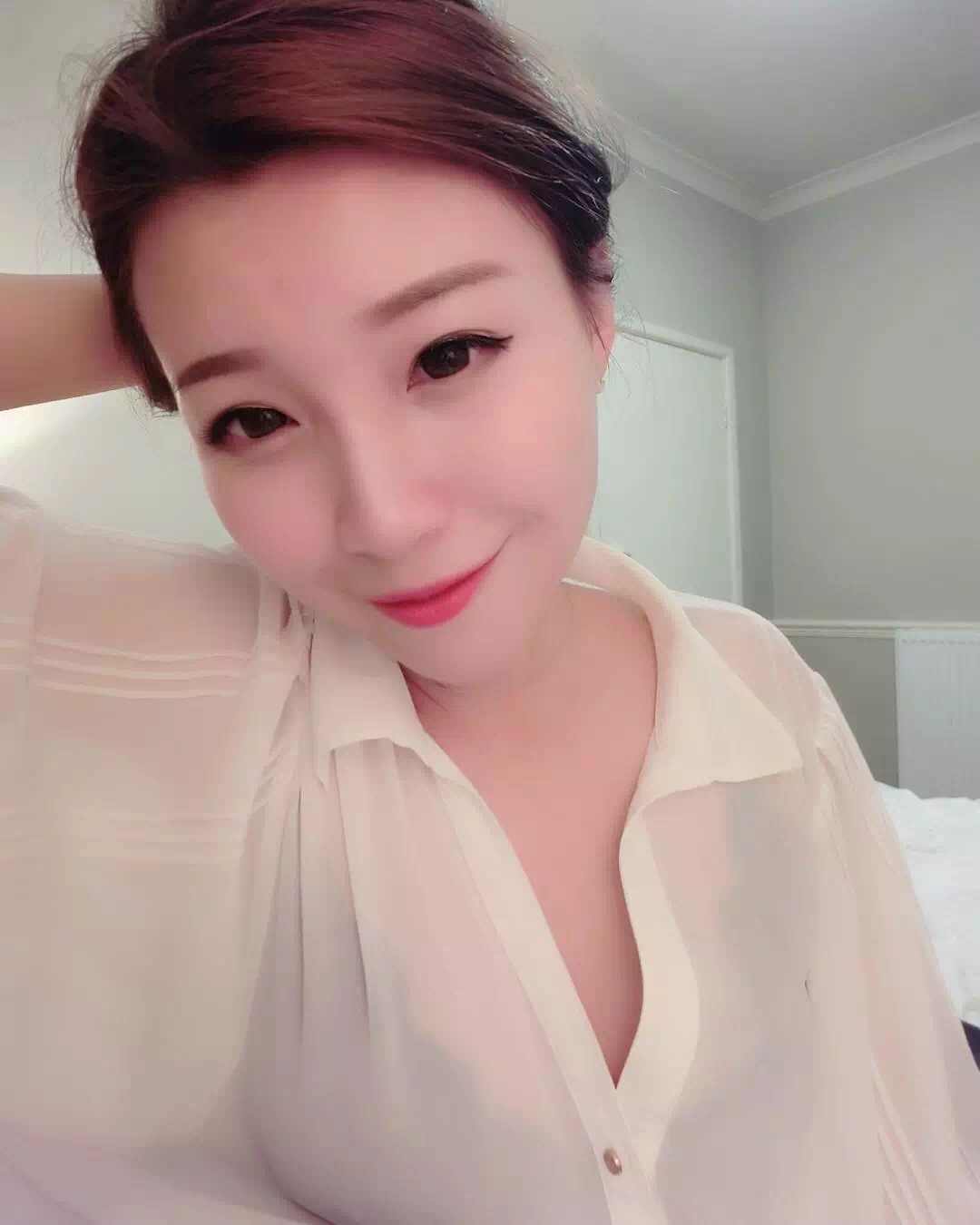 亚洲最美爆红女博士,有颜有胸有智慧!-微刊