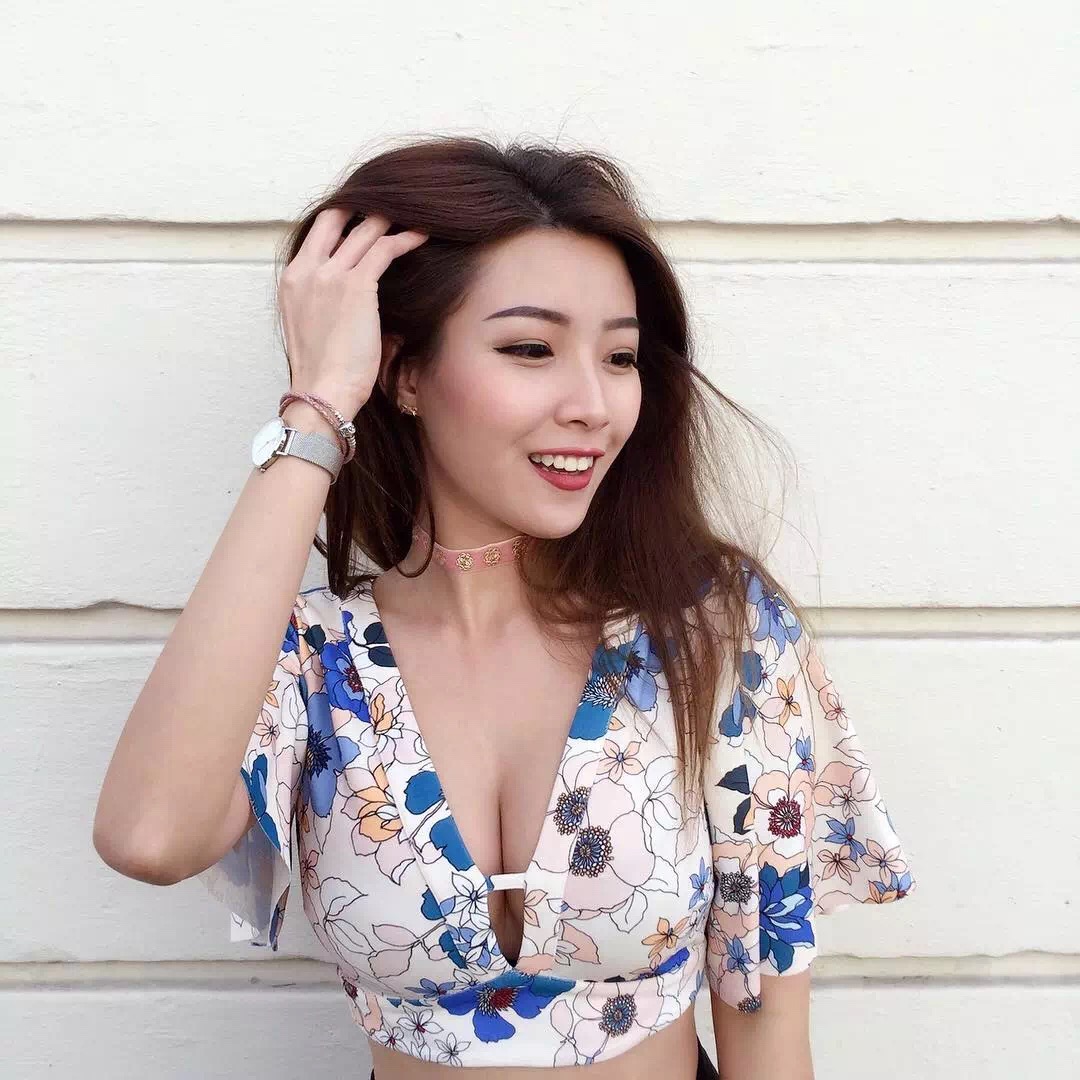 亚洲最美爆红女博士,有颜有胸有智慧!-微刊